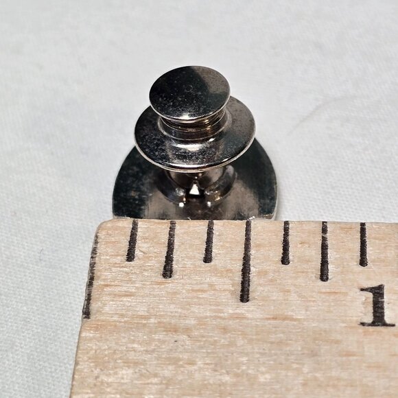 Amway Sales Consistency Lapel Pin Vintage Shield Award Pinback Tie Tack Business - Picture 10 of 10